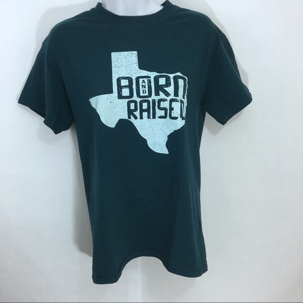 Gildan Texas Born and Raised t-shirt EUC